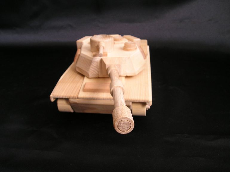 Dřevěný americký tank pro kluky.