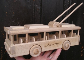 wooden-toy-trolley 