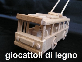 Filobus_giocattoli_di_legno