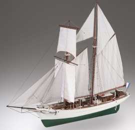 Model ship kit of La Belle Poule School schooner of French navy