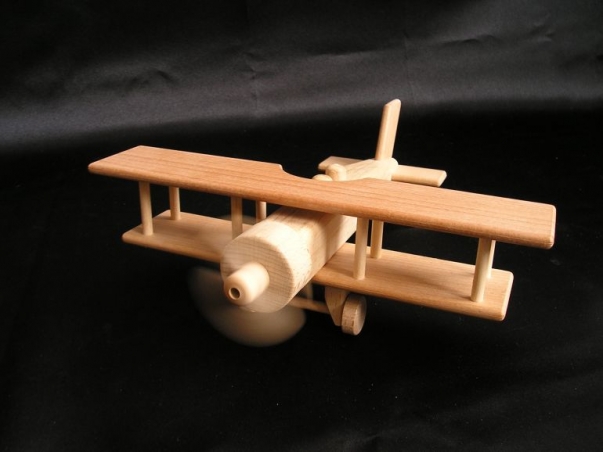 Tweedekker vliegtuigen gemaakt van hout