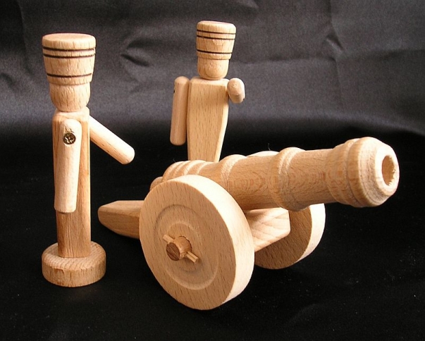 Small artillery unit of wooden toys