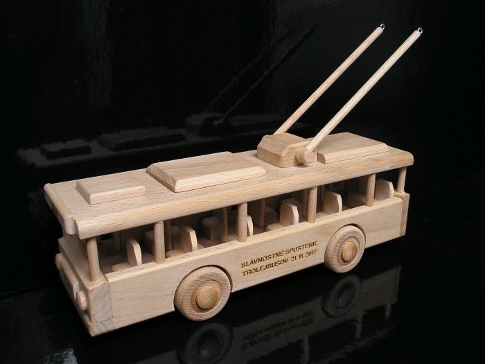 wooden-toy-trolley 