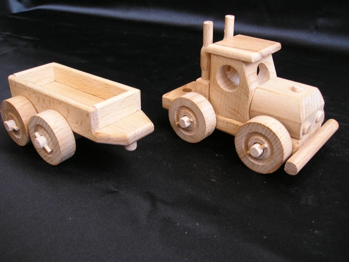 wooden-toys-truck-mack