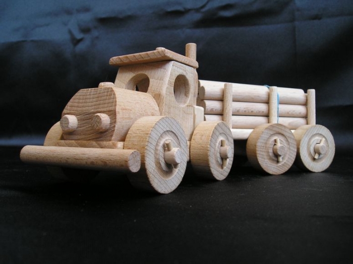 Truck with a disconnectable trailer. Wooden toy.