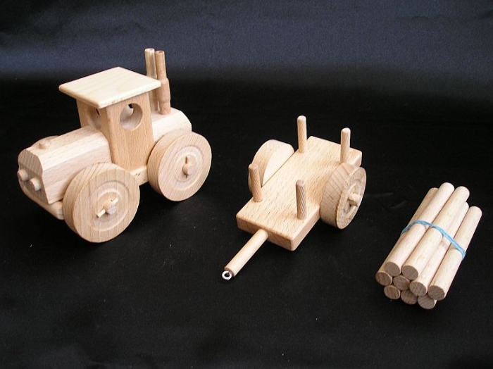 wooden-toys-tractors