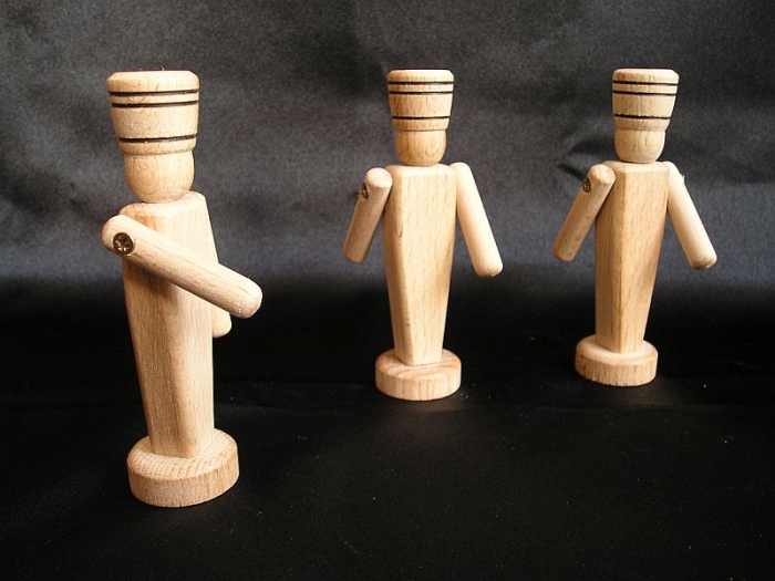 wooden-toys-soldiers
