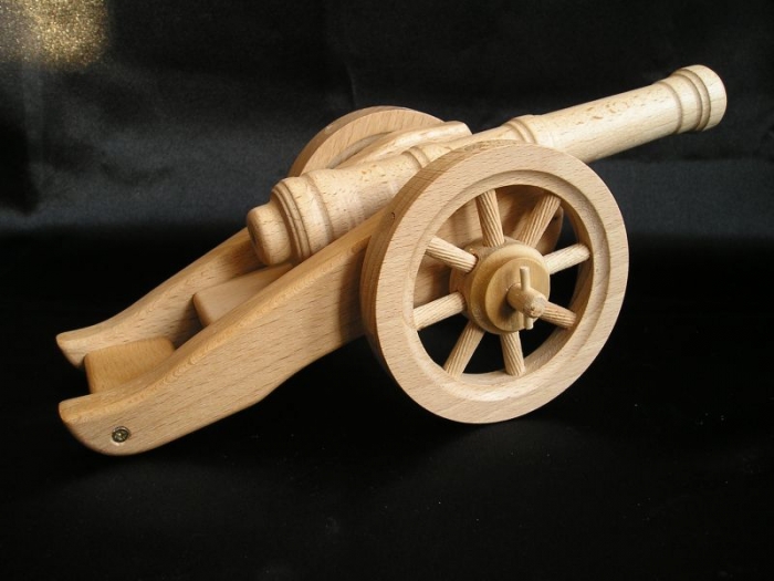 wooden-souvenir-cannon