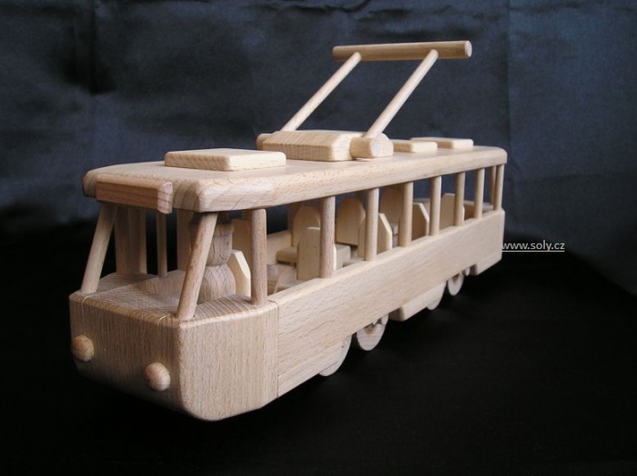 Tram_giocattolo_di_legno