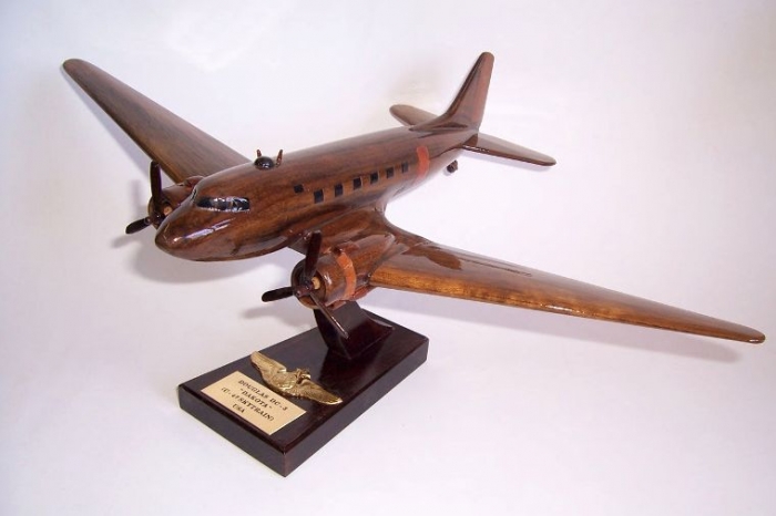 Wooden model Airliner Douglas DC-3