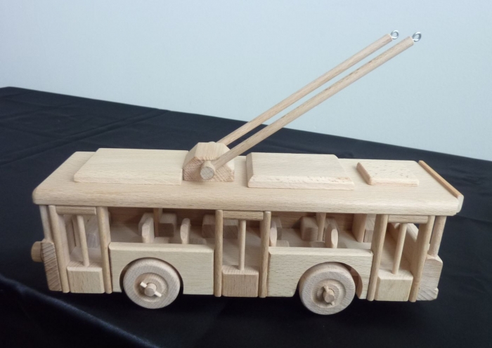 drevena-hracka-pro-kluky-trolejbus