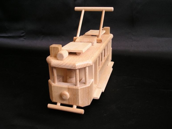 wooden-toy-tram