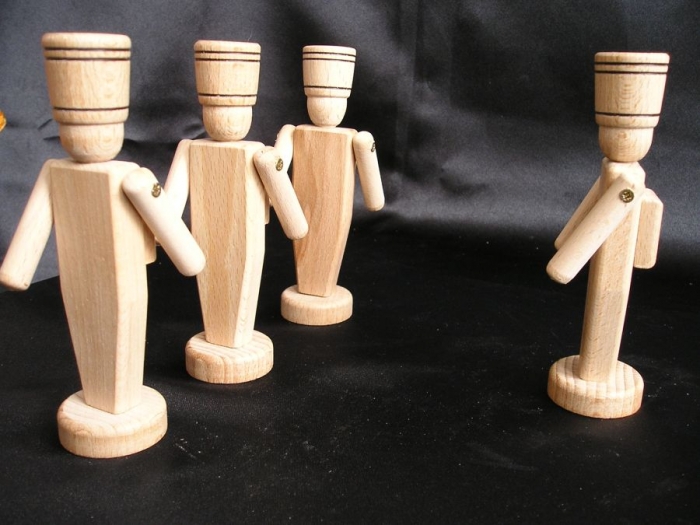 wooden-souvenirs-soldiers