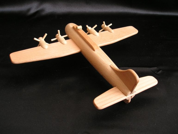 wooden-plane-toy-producer
