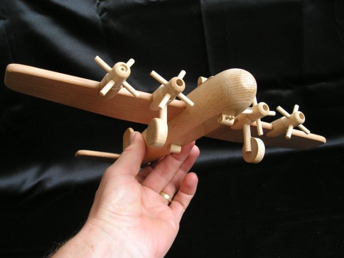 wooden-toy-airplanes