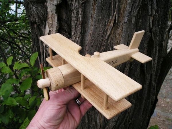 wooden-plane-toy 